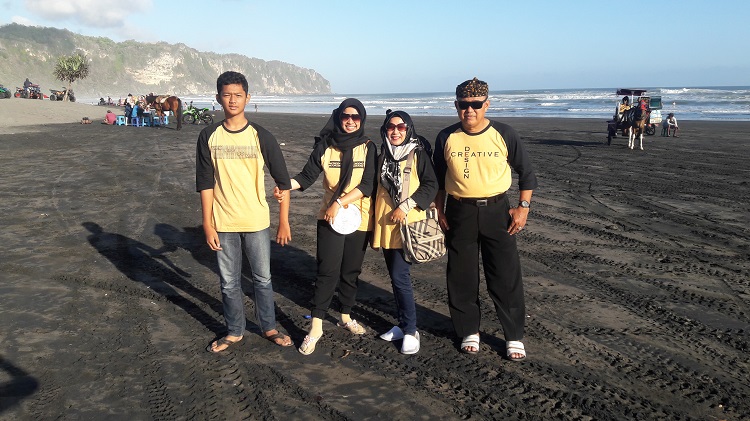 Family Trip Pantai Parangtritia